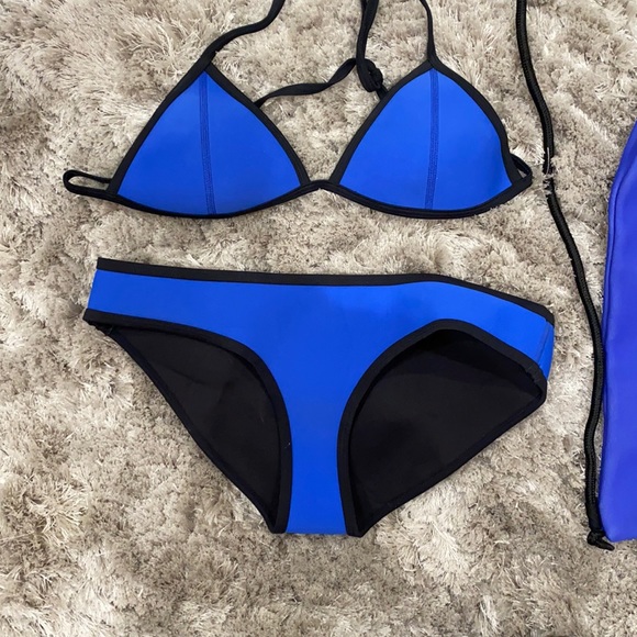 Triangl Bikini - Picture 1 of 4